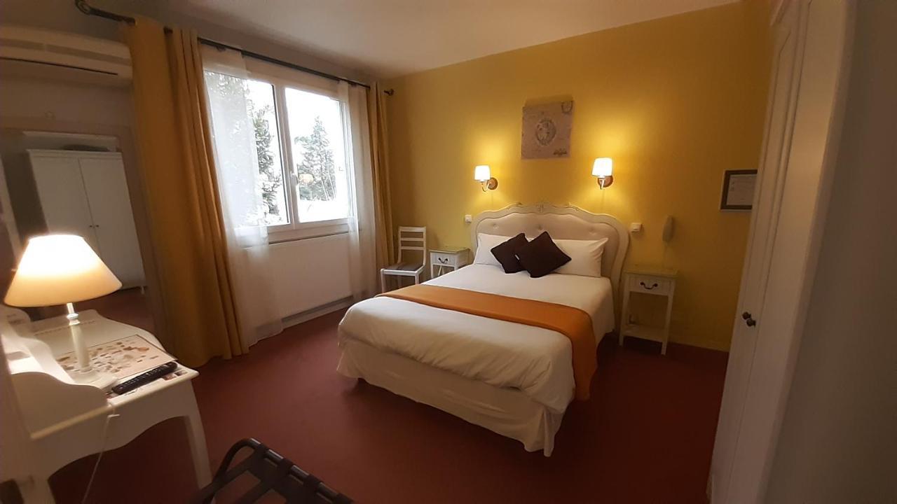 Du Tricastin Hotel 2*