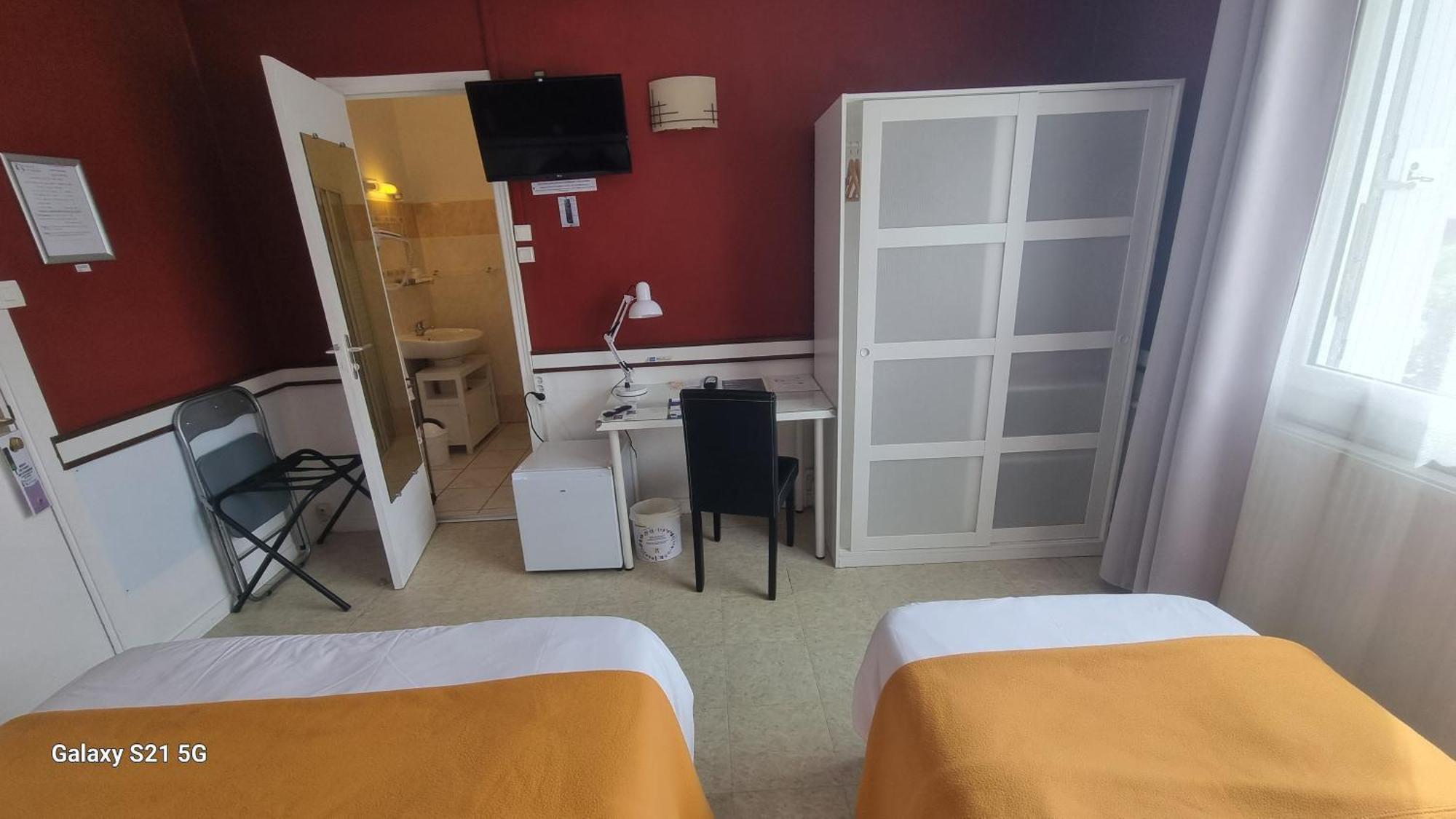 Du Tricastin Hotel 2*