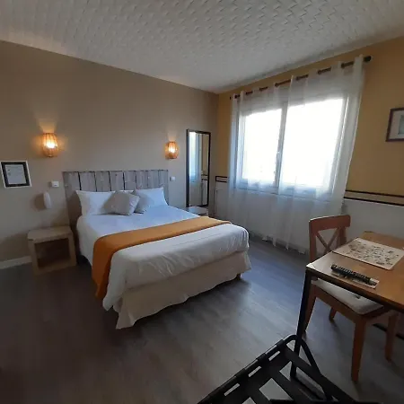 Hotel Du Tricastin Pierrelatte Buitenkant foto
