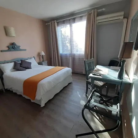 Hotel Du Tricastin Pierrelatte Buitenkant foto