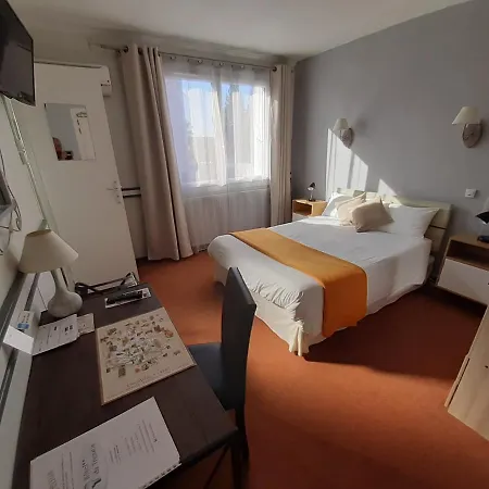 Hotel Du Tricastin Pierrelatte Buitenkant foto