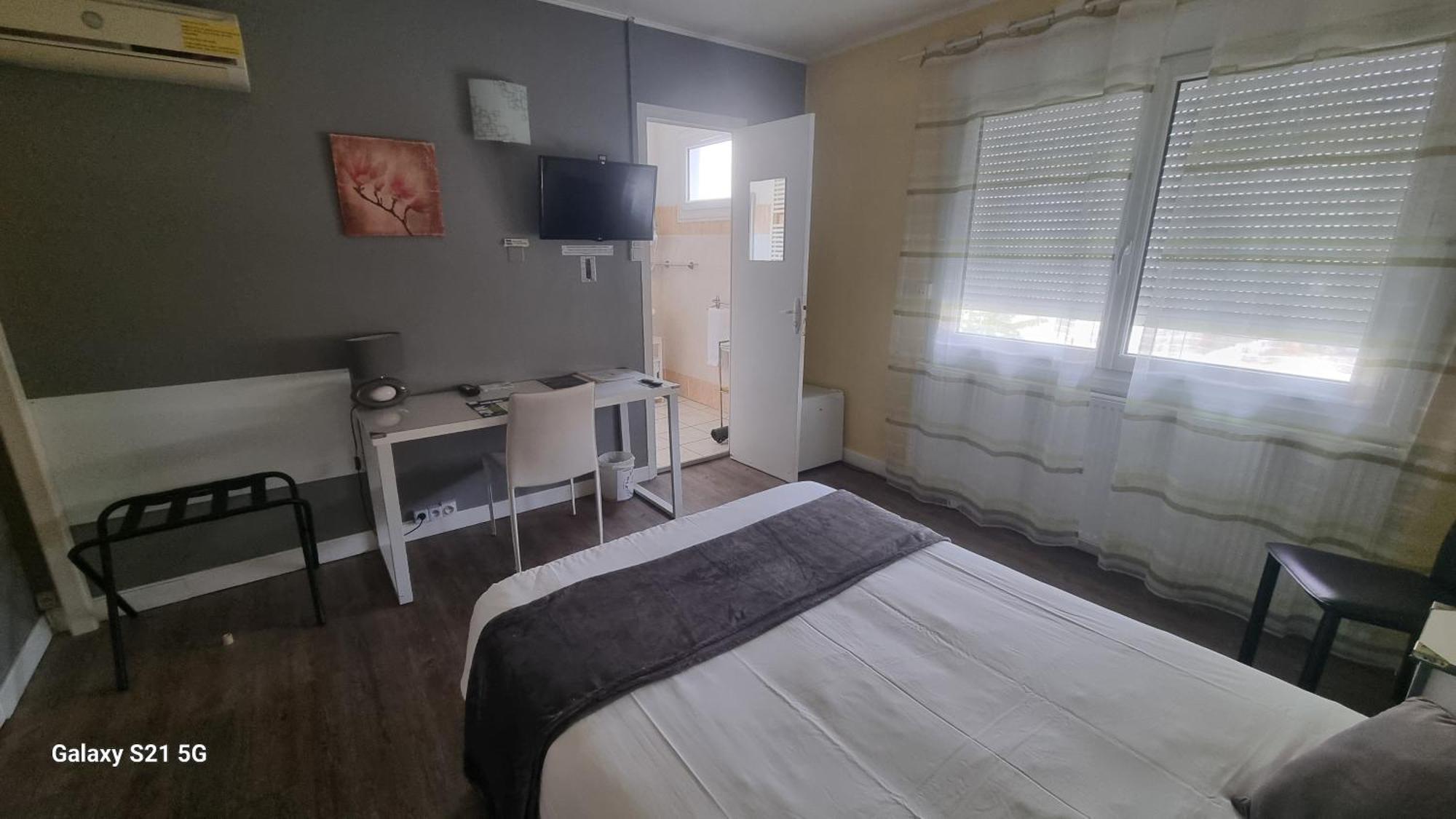 Hotel Du Tricastin 2*