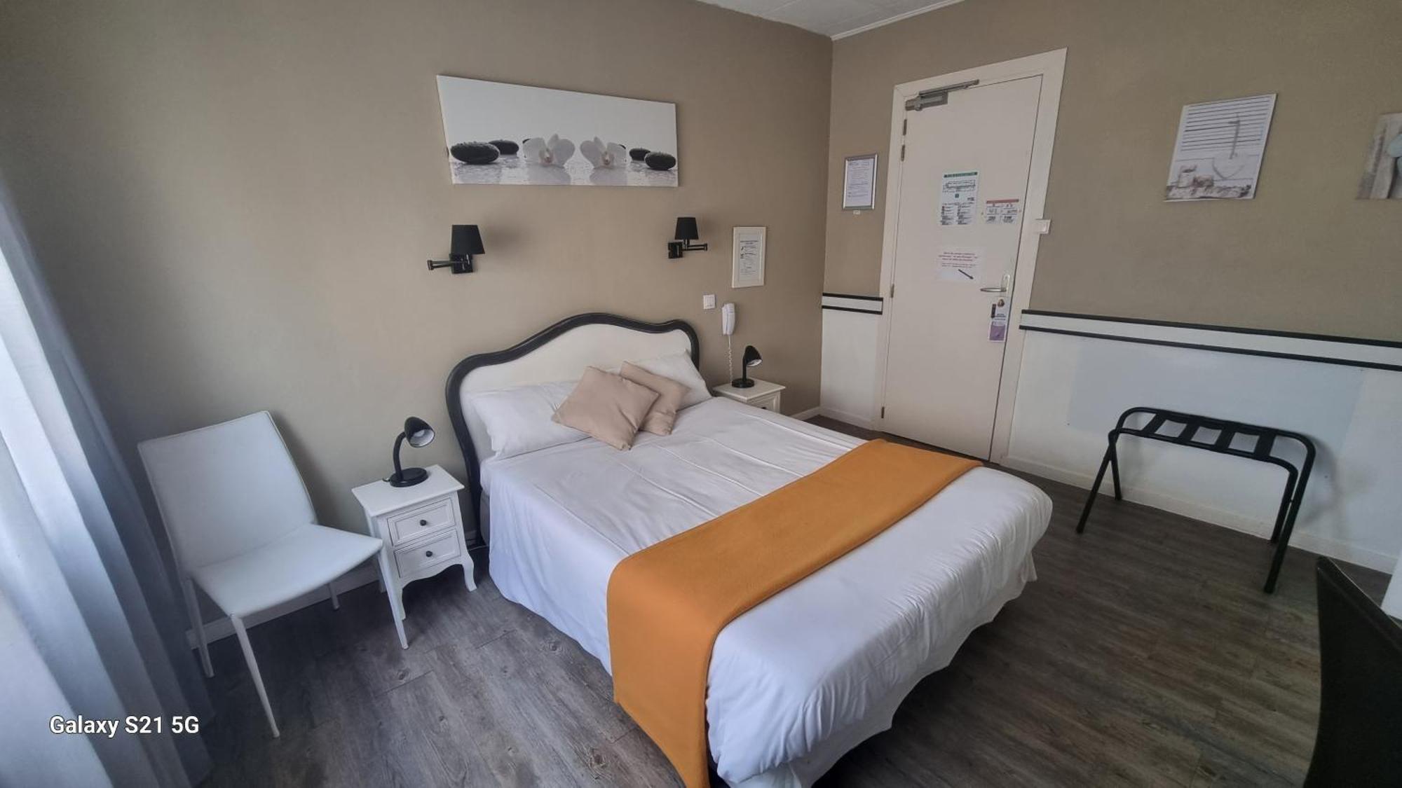 Du Tricastin Hotel 2*