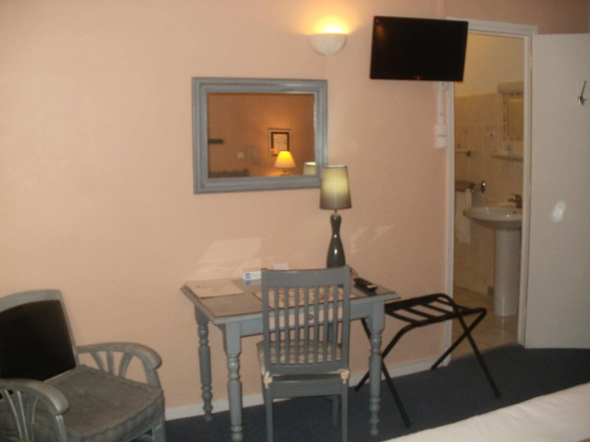 Du Tricastin Hotel