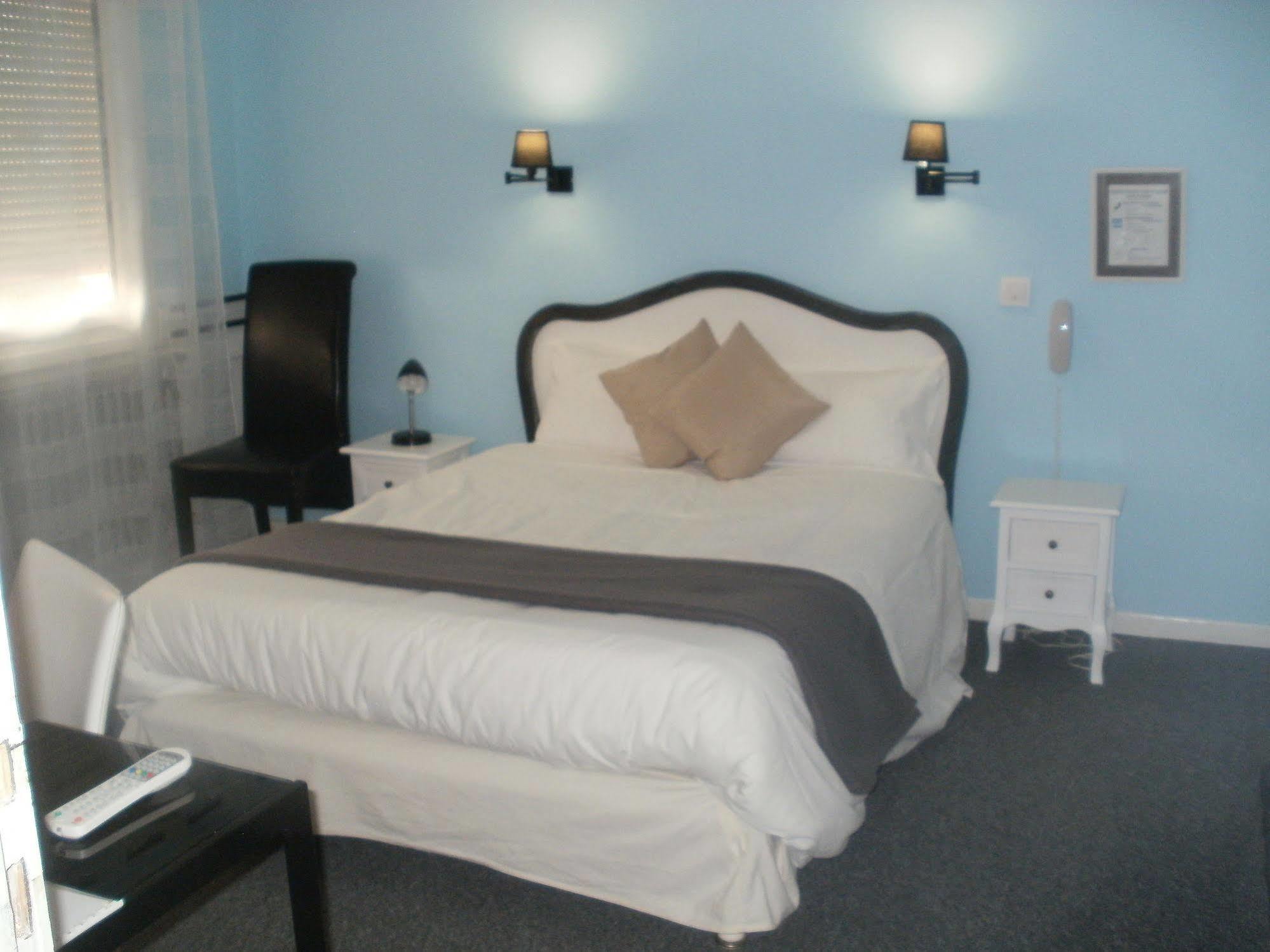 Du Tricastin Hotel 2*