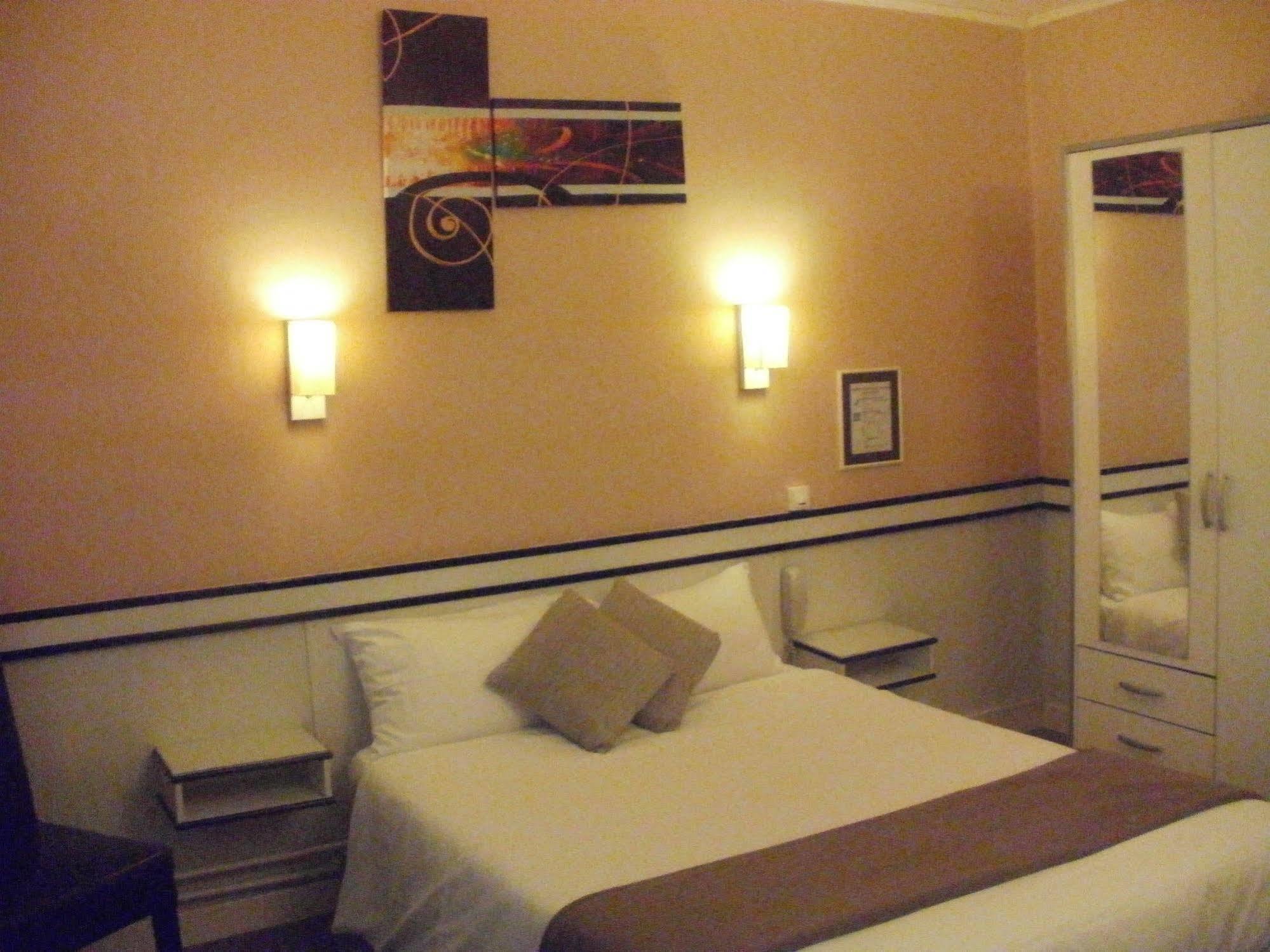 Hotel Du Tricastin 2*