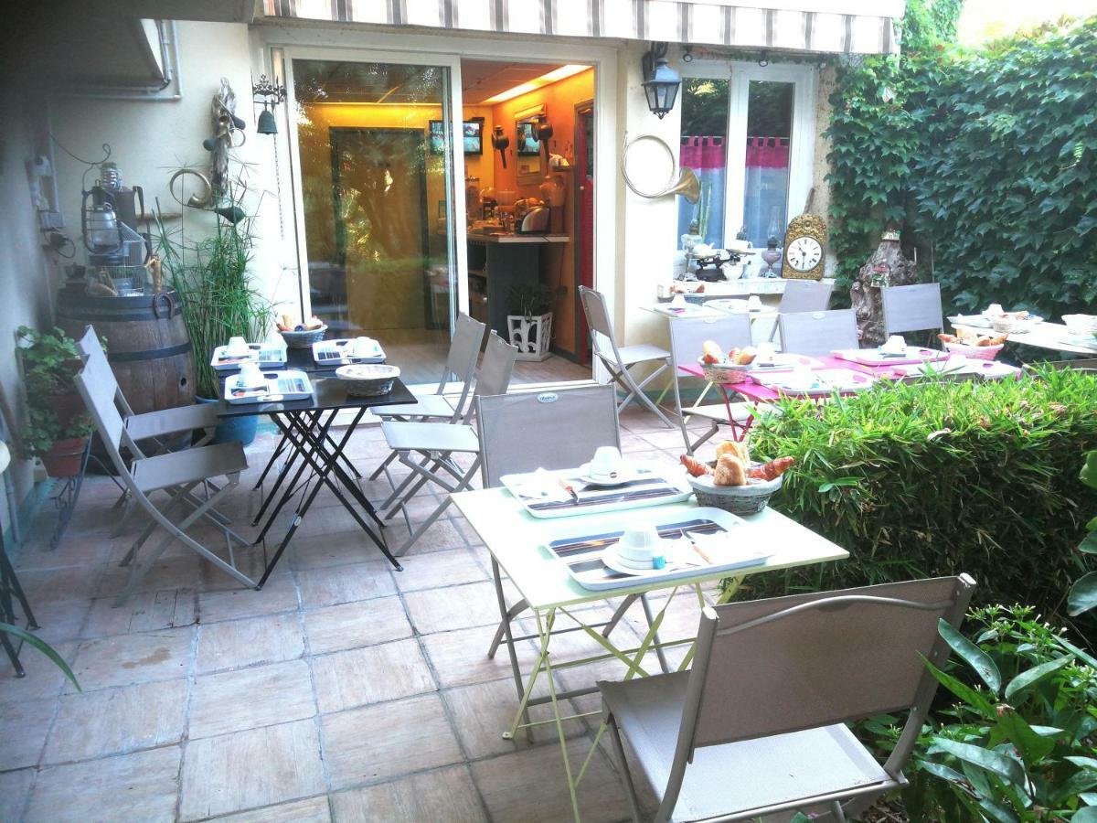 Du Tricastin Hotel 2*